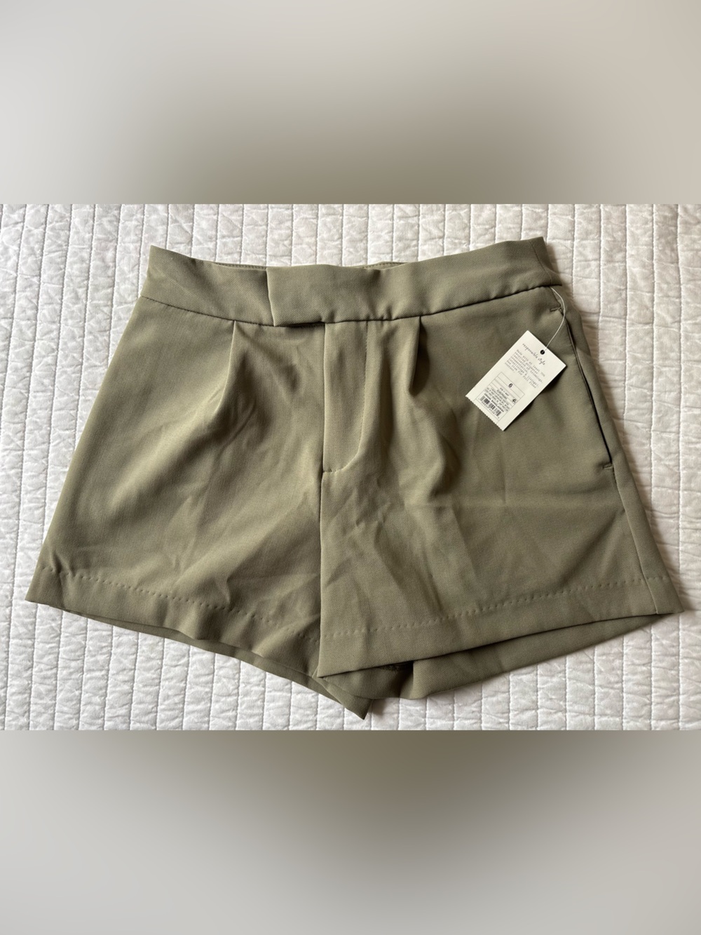 High-Waist Olive Green Women's Shorts - Tailored Style